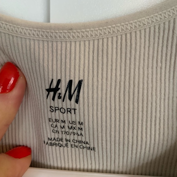 H&M ribbed sports bra - Picture 2 of 5